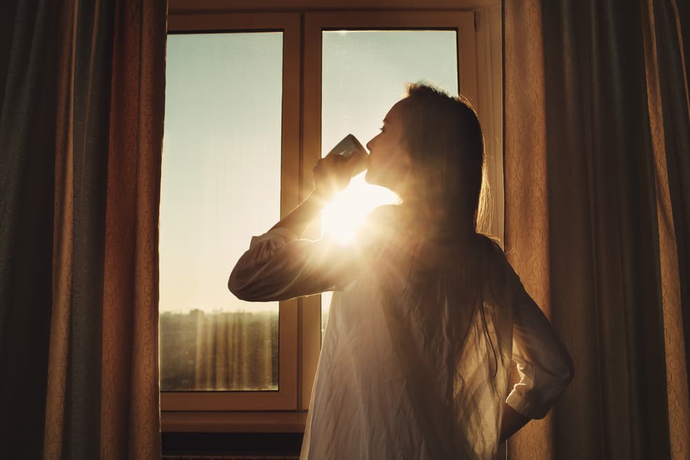 ¿Te cuesta levantarte por las mañanas? Estos trucos te ayudarán a lograrlo