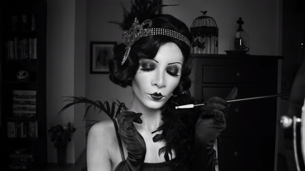 ¿Quieres un disfraz único? Transfórmate en el personaje de una película en blanco y negro