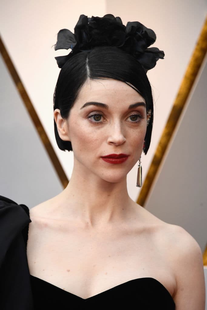 Jennifer Lawrance brilló por su simplicidad: los 17 looks más deslumbrantes de los Oscar 2018