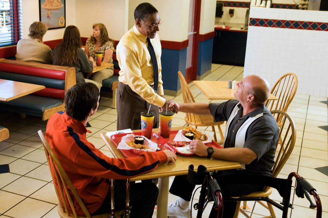 Better Call Saul: Gus Fring te enseña cómo trabajar en Los Pollos Hermanos en un nuevo tráiler