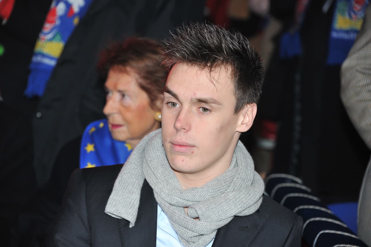 Es príncipe, es millenial, guapo, aventurero y nieto de Grace Kelly ¿algo más?