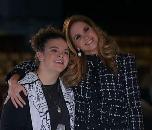 Desde el 2021,
<a href="https://www.univision.com/famosos/hijos-lucero-y-mijares-no-es-facil-estudien-fuera-mexico">Lucerito Mijares estudia en una escuela de Massachusetts</a>, por lo que su mamá confesó a El Universal que aunque no era fácil estar separada de ella, la apoya incondicionalmente.