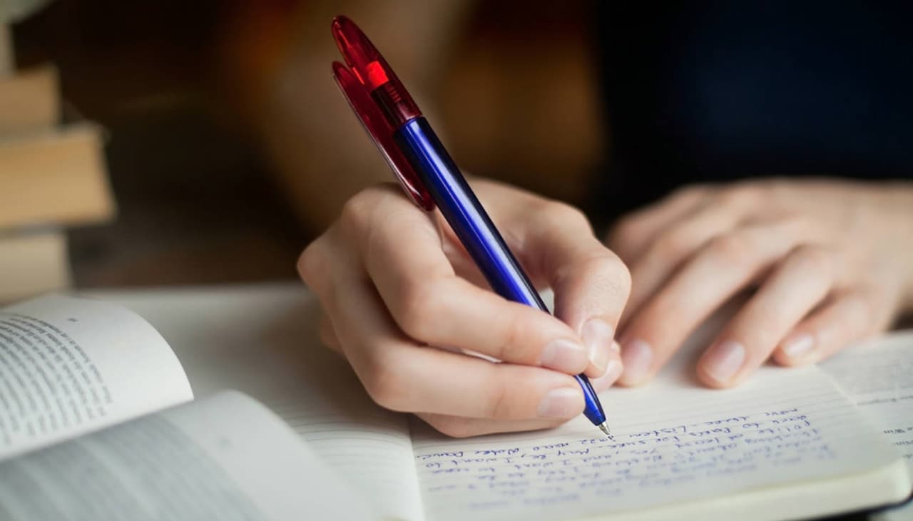 Escribir con letra fea no significa que seas desprolijo: puede indicar un trastorno