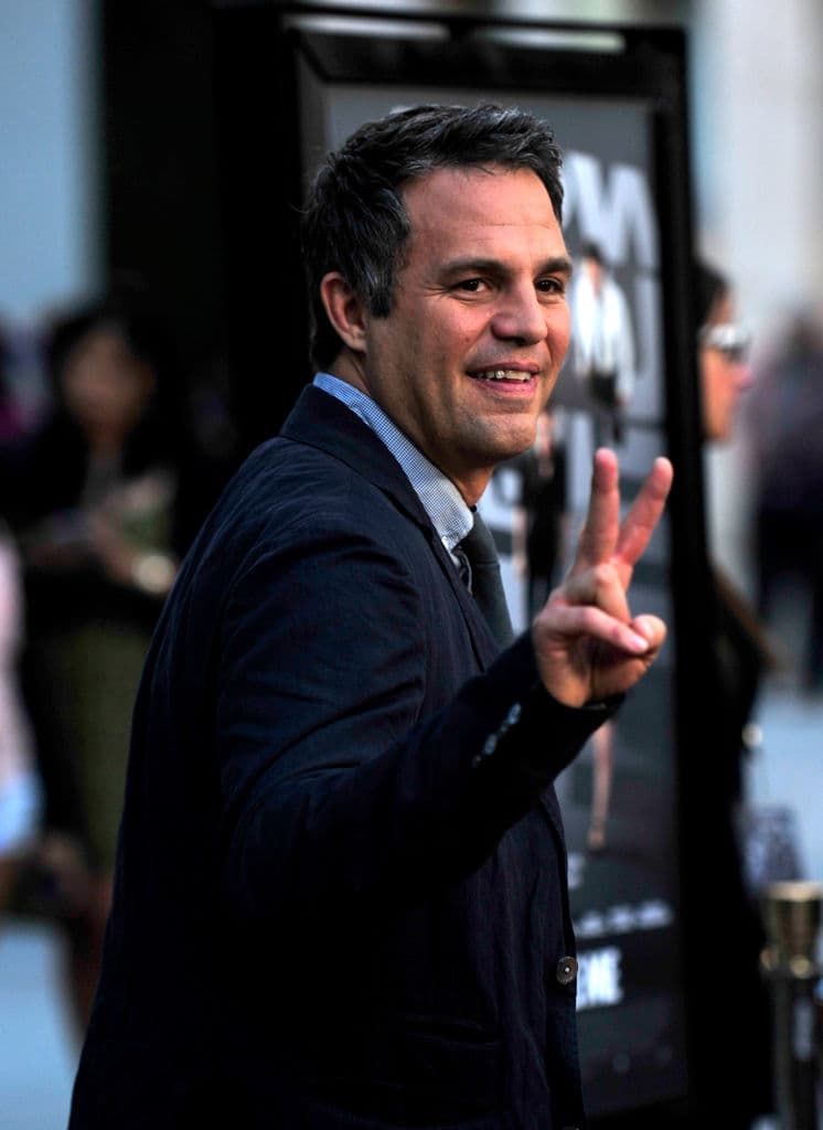 6 famosos con talentos tan extraños que deberían dejar la actuación y unirse al circo