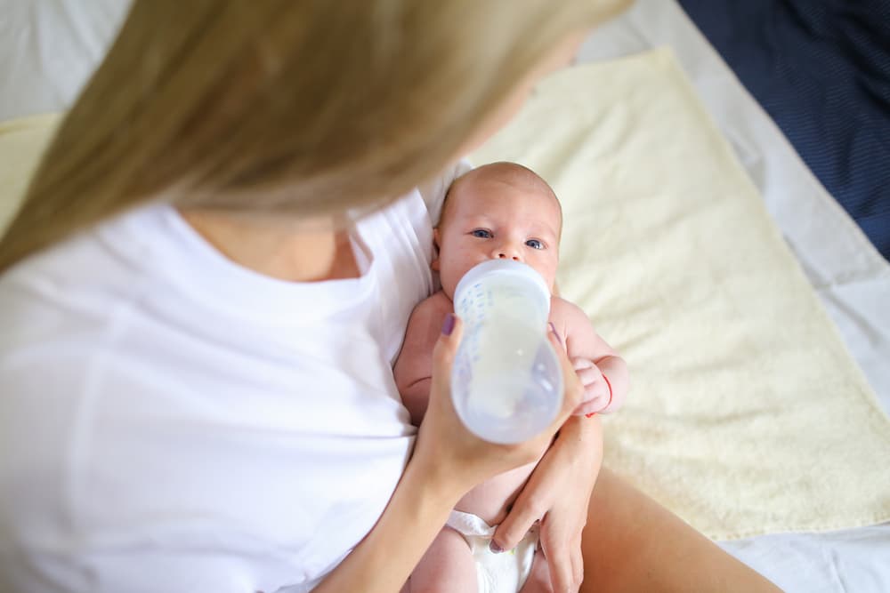 Khloé Kardashian confesó que no amamanta a su bebé y evidenció una injusticia que sufren muchas mamás