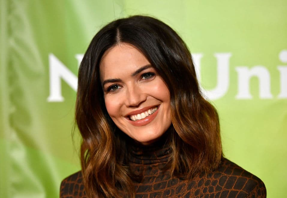 Mandy Moore compartió fotos de su bebé y habló de lo difícil que es la maternidad