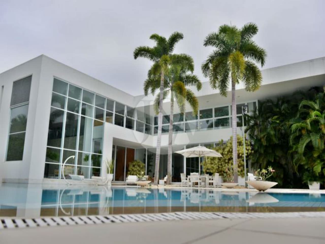 La casa de Xuxa está a la venta y es INCREÍBLE (tiene hasta piscina en la sala)