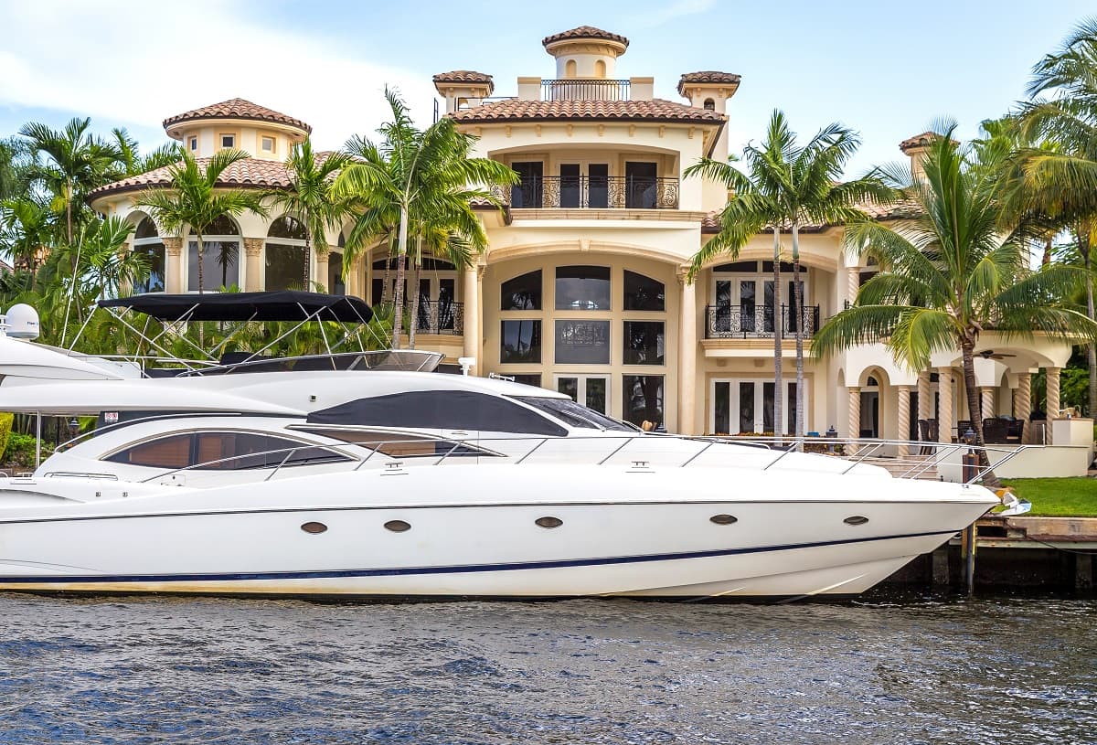 Así es la lujosa vida de las familias más ricas del mundo ¡Nadan en dinero!