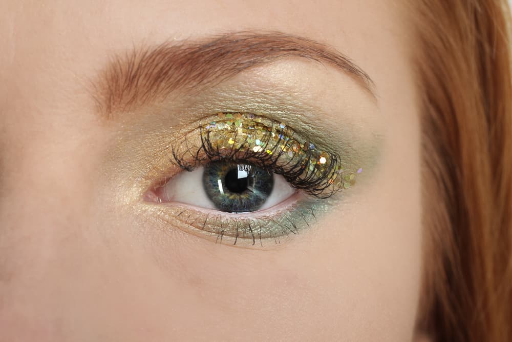 Cómo lucir unas pestañas increíbles y otros tips ingeniosos de maquillaje que simplificarán tu vida