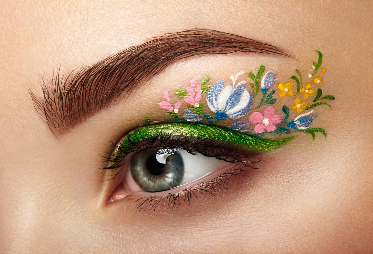 Esta primavera las flores también se llevan en el maquillaje: 21 looks para inspirarte