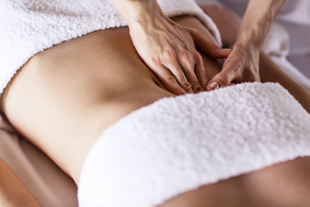 Bruna Marquezine logró deshinchar y afinar su cintura con este sencillo procedimiento