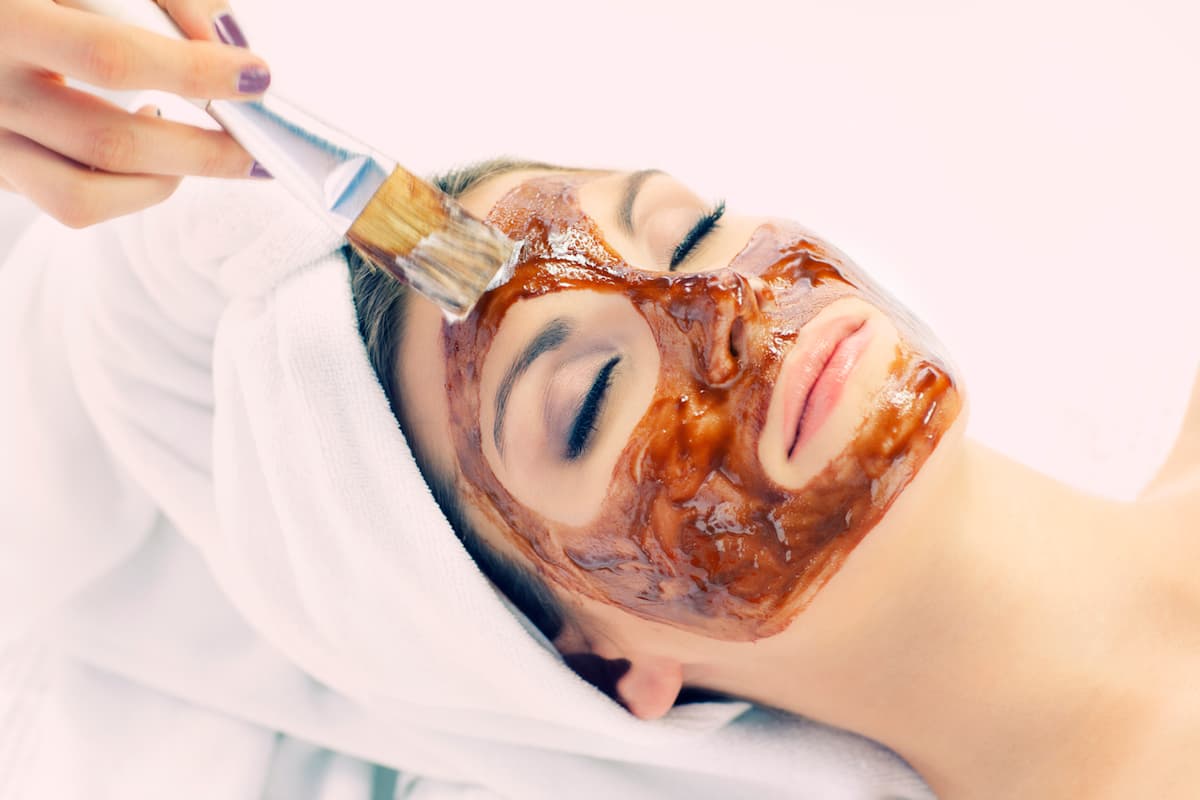 6 mascarillas con cúrcuma para desvanecer cicatrices y marcas en la piel