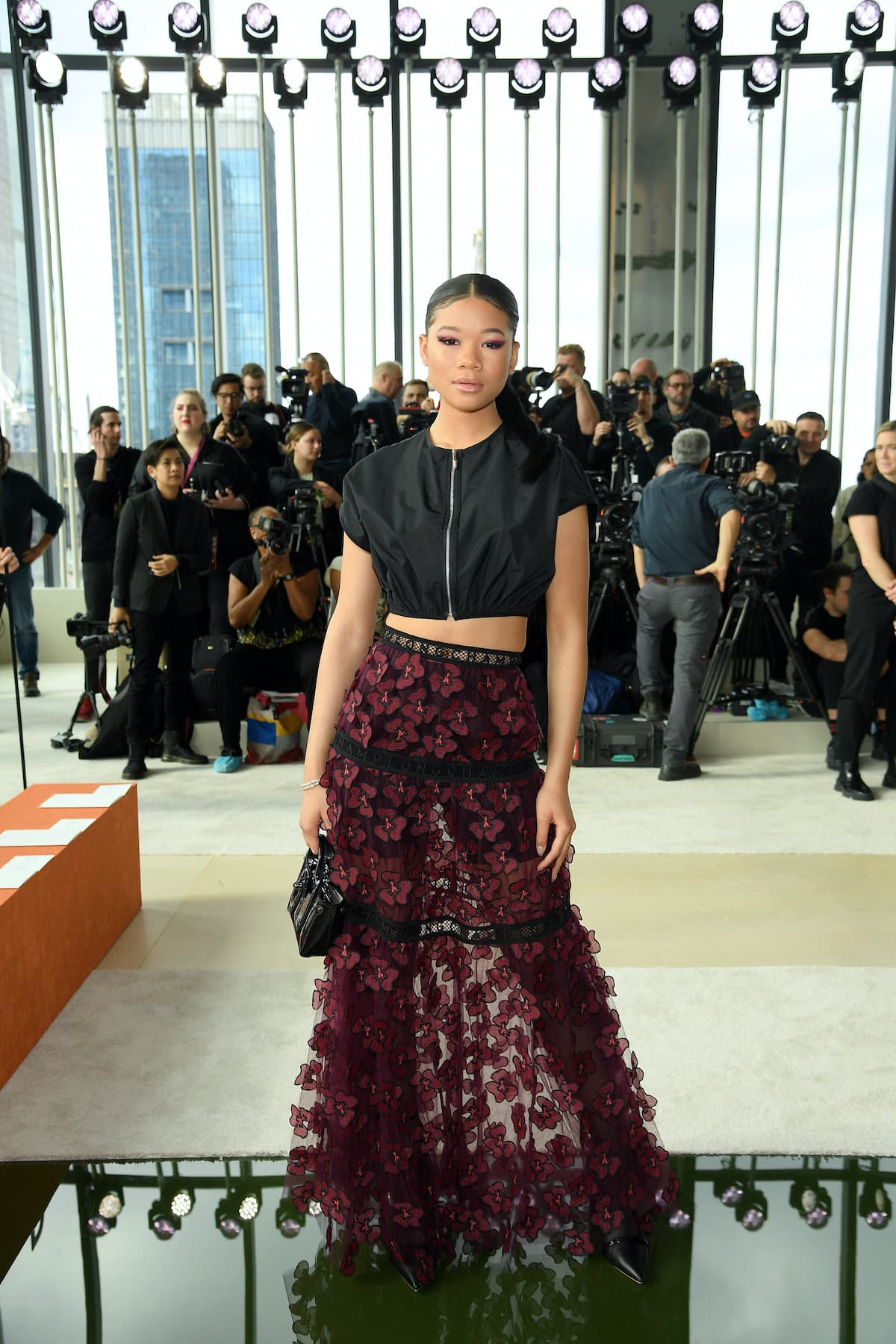 Las faldas transparentes y largas serán lo más chic del verano y Belinda mostró cómo llevarlas