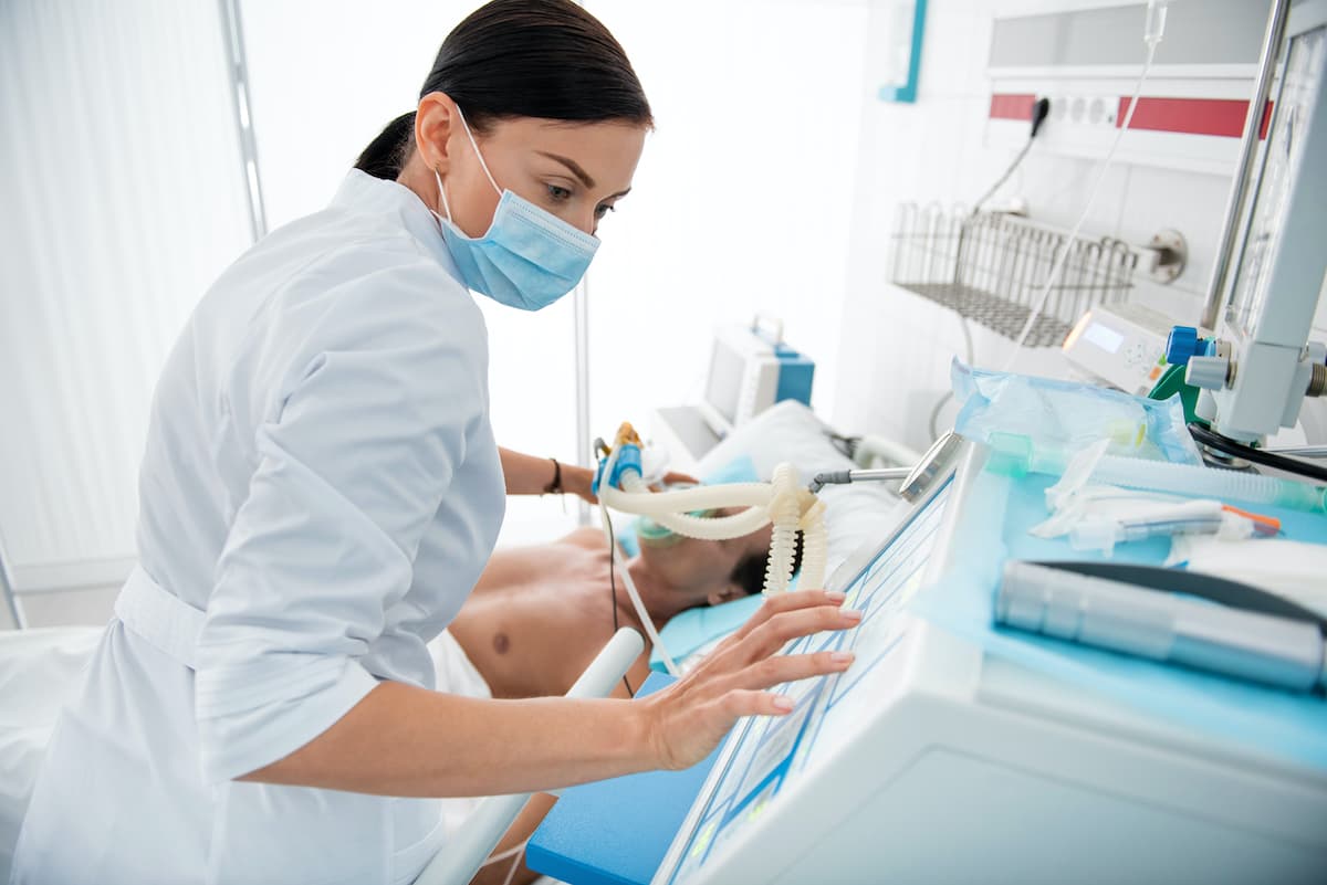 Qué es la 'hipoxia feliz', una de las complicaciones más peligrosas del coronavirus