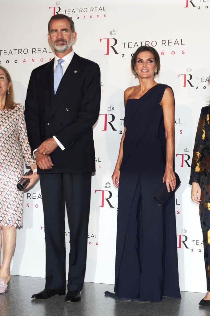 La reina Letizia usó un look muy Meghan y descubrimos que tienen estilos similares: 6 fotos