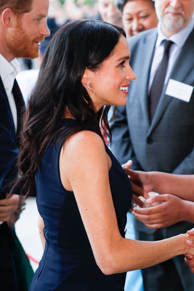 Meghan Markle luce una piel radiante gracias a un sencillo truco de maquillaje que también puedes aplicar