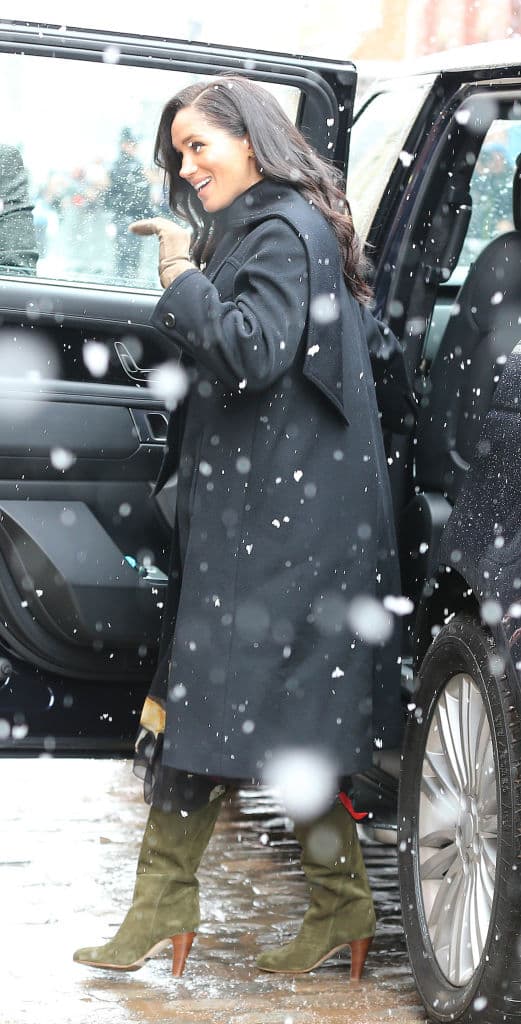 Meghan Markle ya no compra barato: el vestido que usó en pleno invierno tiene un precio EXORBITANTE