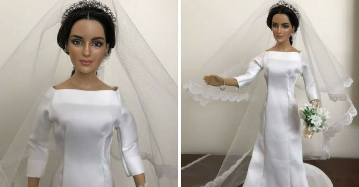 ¡Las mujeres de la realeza tienen muñecas igualitas a ellas! Pero cuando ves la de la reina Isabel...