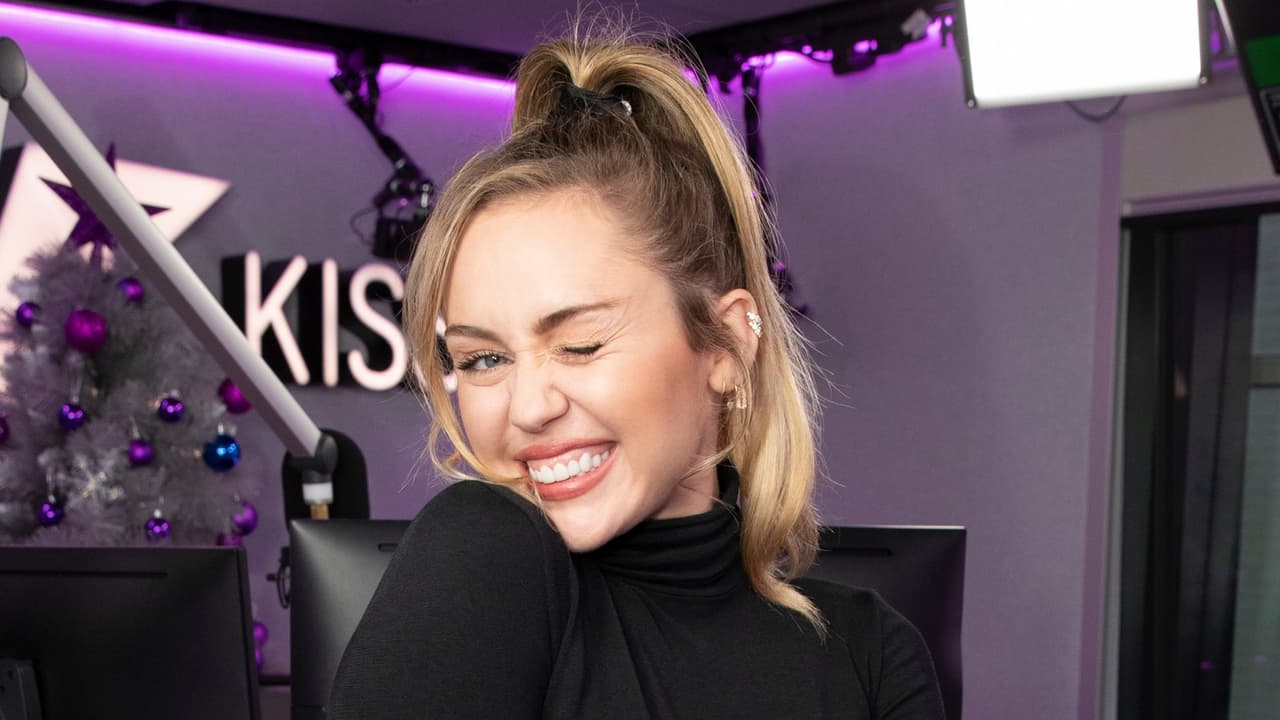 Miley Cyrus creó su propia versión de un clásico villancico navideño y es ESPECTACULAR