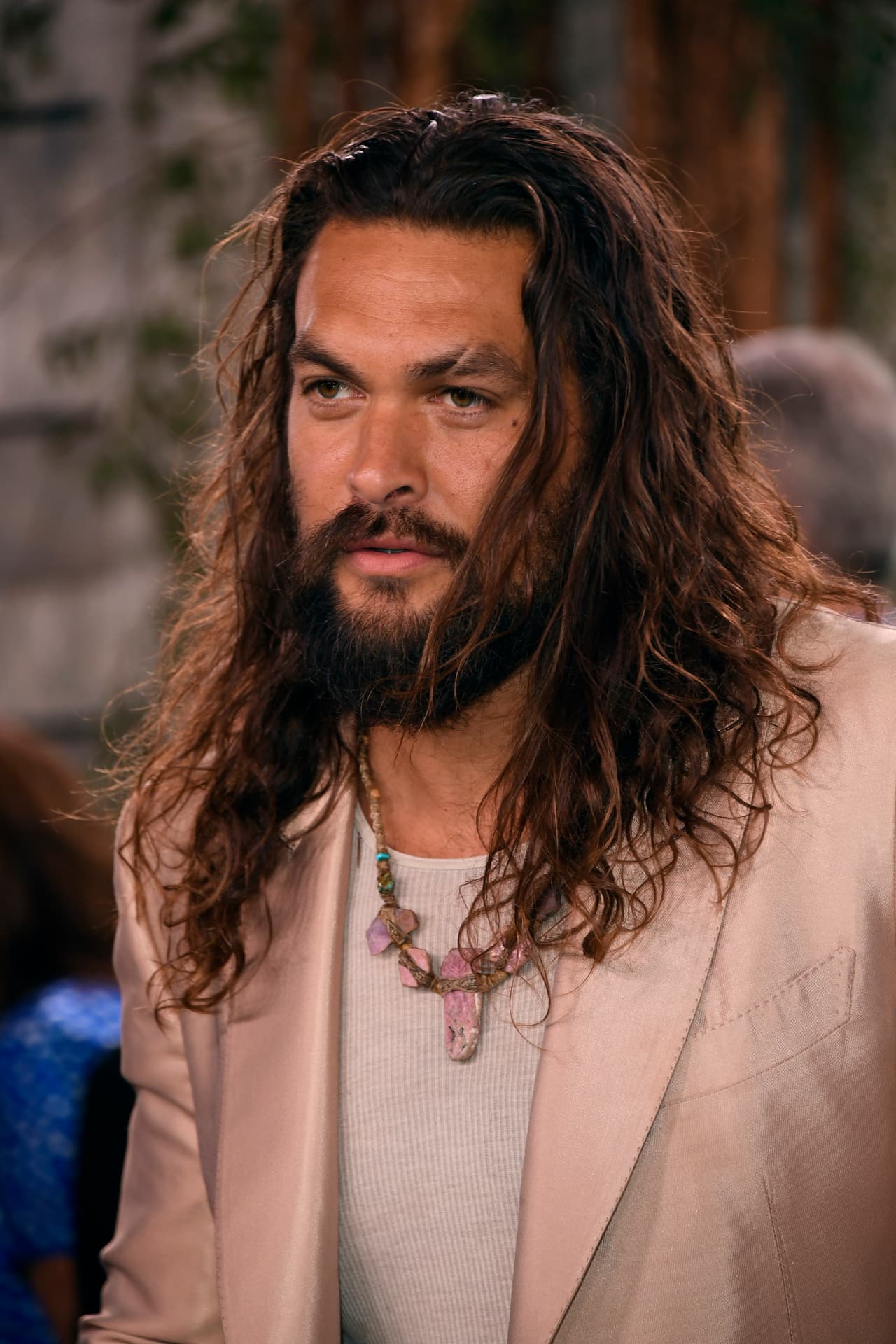 Jason Momoa se quitó los musculotes y luce... alternativo