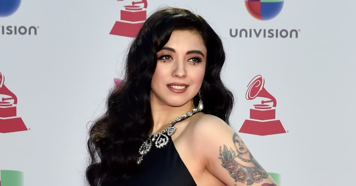 Topless necesario: Mon Laferte se desnudó para mandar un poderoso mensaje al mundo