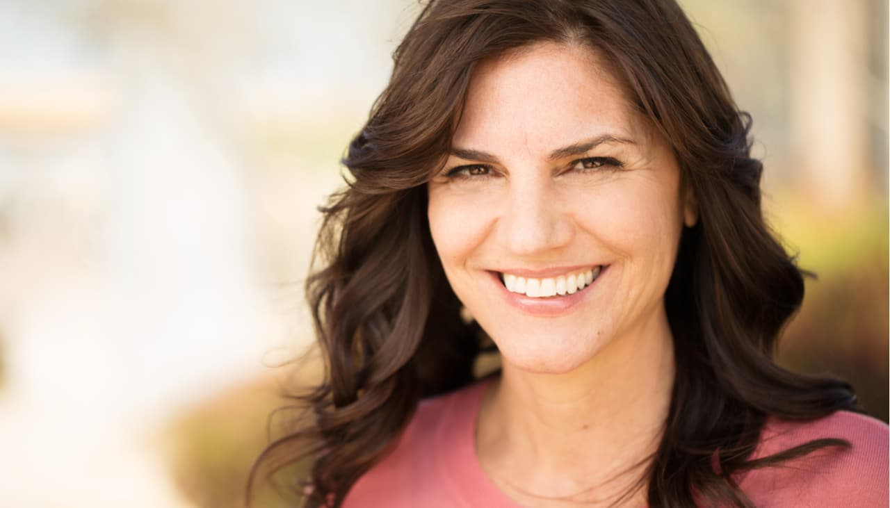 Los tintes de cabello más favorecedores para las mujeres de 40 (te quitarán varios años)