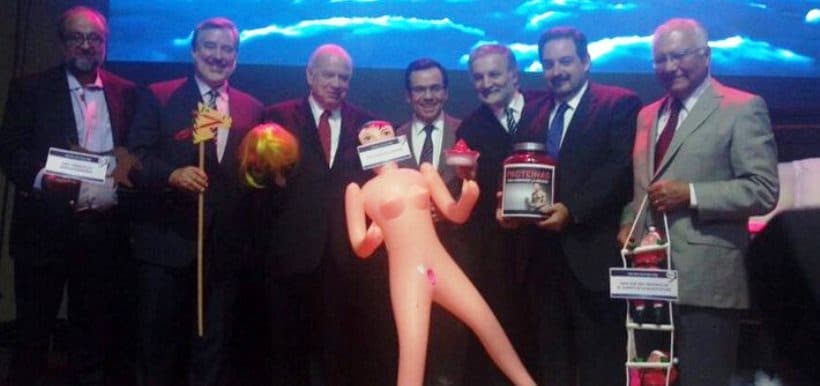 Por qué todas deberíamos sentirnos insultadas por el incidente de la muñeca en Chile