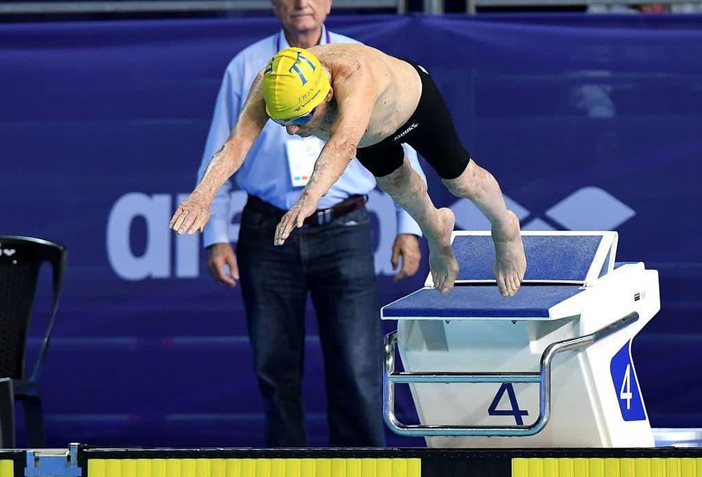 A los 99 años este nadador rompe récord mundial (y lo admiramos profundamente)