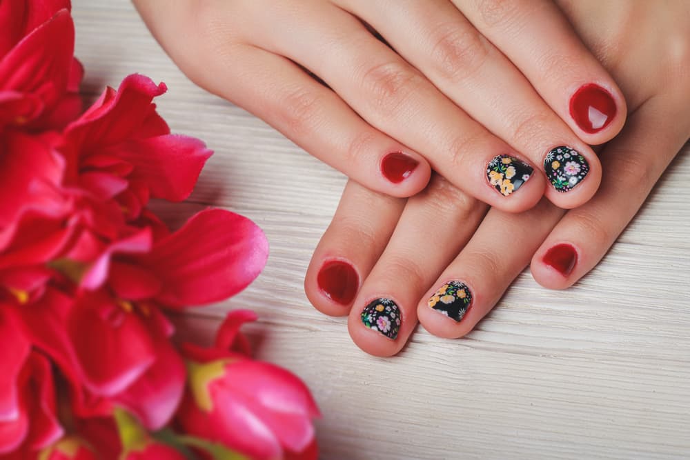 12 nail arts inspirados en las flores más hermosas de la naturaleza