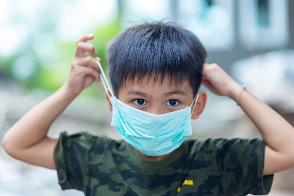 Líquido en pruebas caseras de covid-19, limpiadores o medicamentos: qué hacer si su hijo toma una sustancia de estas por error