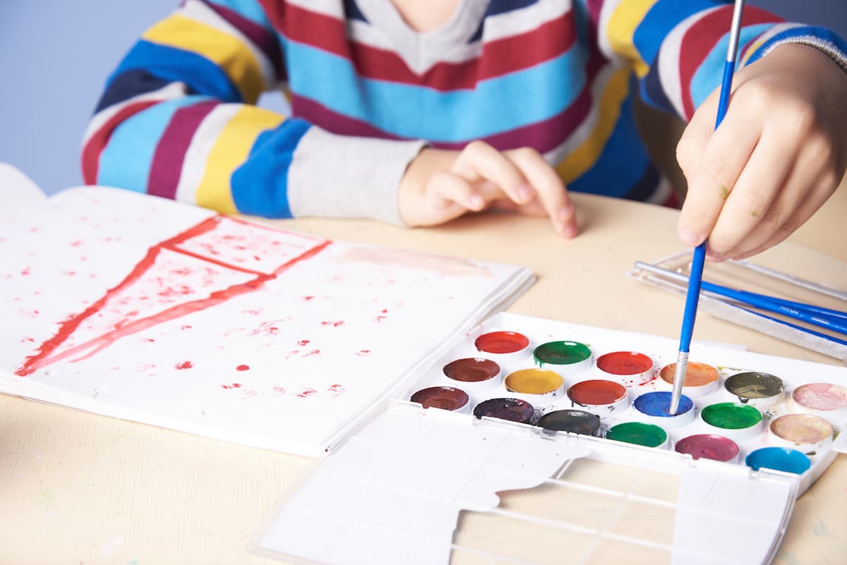 Científicos descubren por qué algunas personas son zurdas y la razón no está en su cerebro