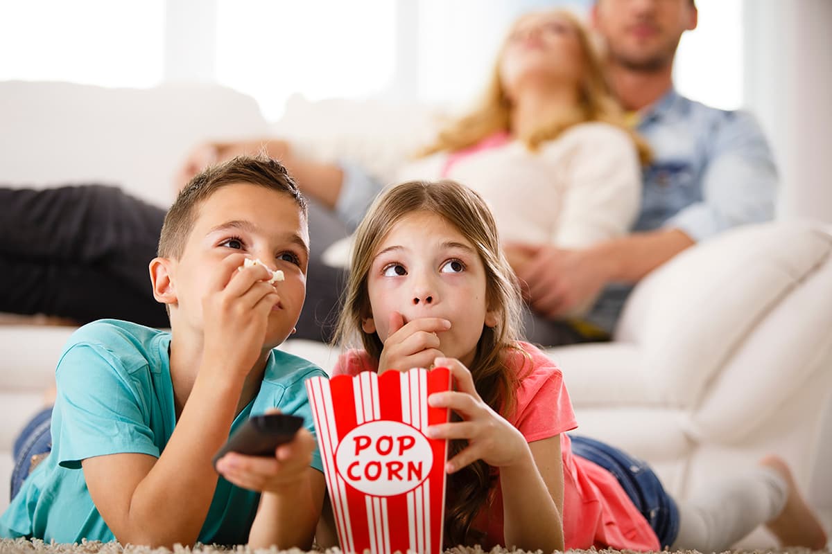 ¿Por qué mi hijo quiere ver la misma película una y otra vez? No es por necio, según expertos