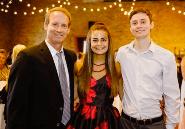 Emocionante: un papá escuchó los latidos del corazón de su hija en otro cuerpo