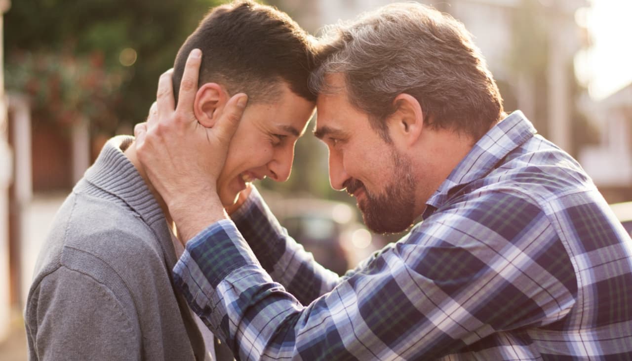 Cuanto más demora el hombre en ser padre, más inteligente será su hijo (según estudio)