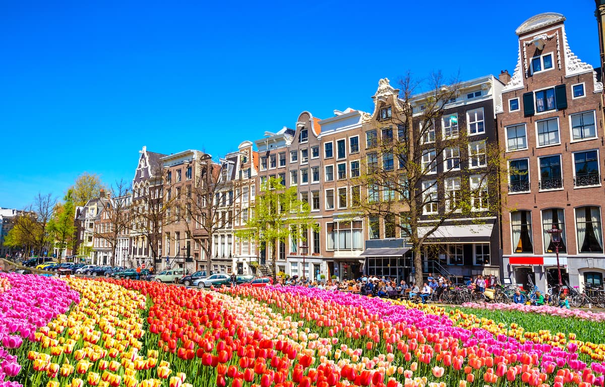 Enamórate de la ciudad de los tulipanes: todo lo que necesitas saber para viajar a Ámsterdam