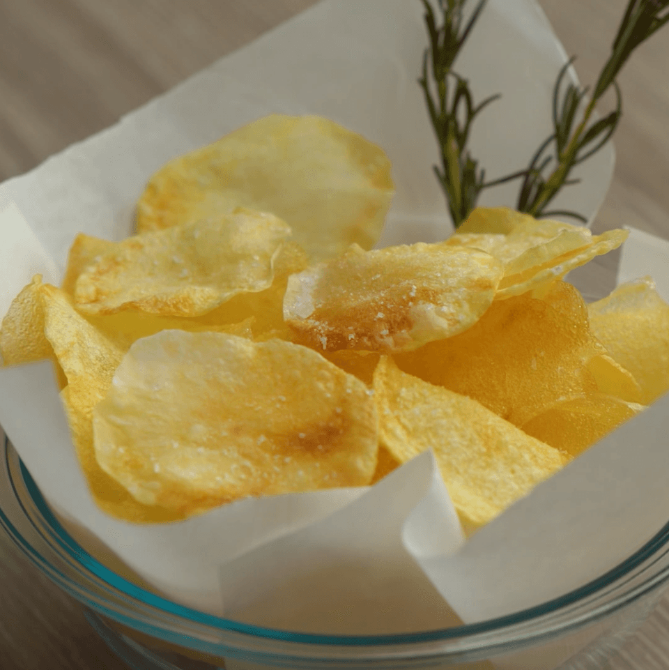 Papas chips al microondas y sin aceite: la receta es muy fácil