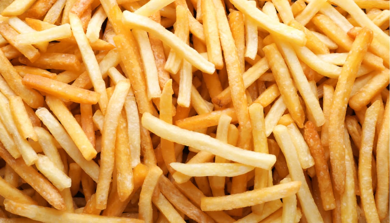 Comer papas fritas provoca depresión y ansiedad, concluye estudio que abarca una década