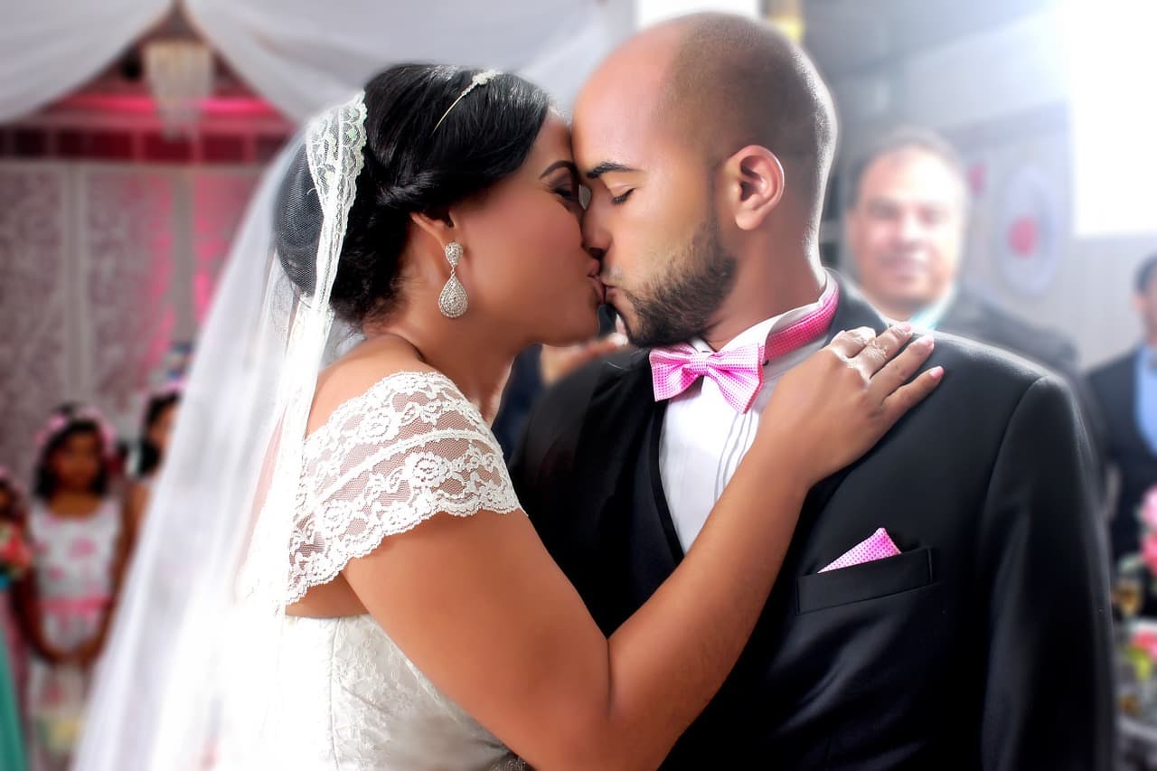 ¿Conociste a tu pareja en Tinder? La ciencia dice que tienes más posibilidades de una relación duradera