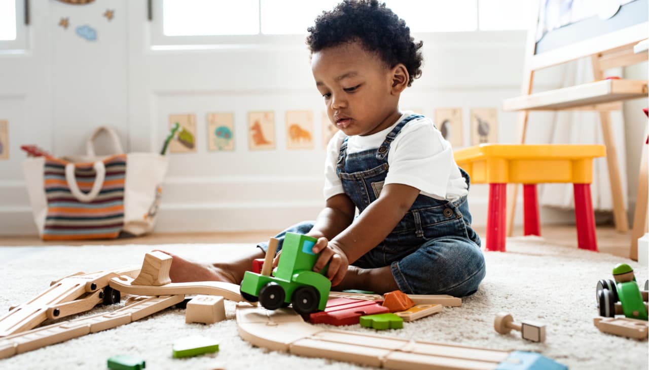 Permanencia del objeto: el aprendizaje que tu bebé necesita para reconocer y explorar el mundo