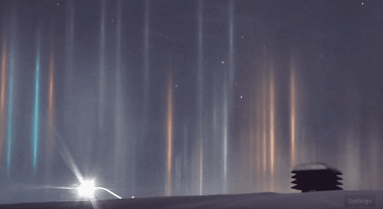 Unos misteriosos pilares de luz brillante aparecieron sobre Canadá: ¿serán aliens?