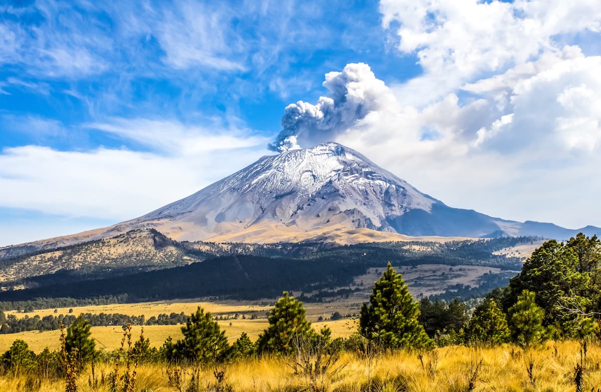 ¿Todos los volcanes harán erupción en cadena? Esto es lo que está ocurriendo con el Cinturón de Fuego