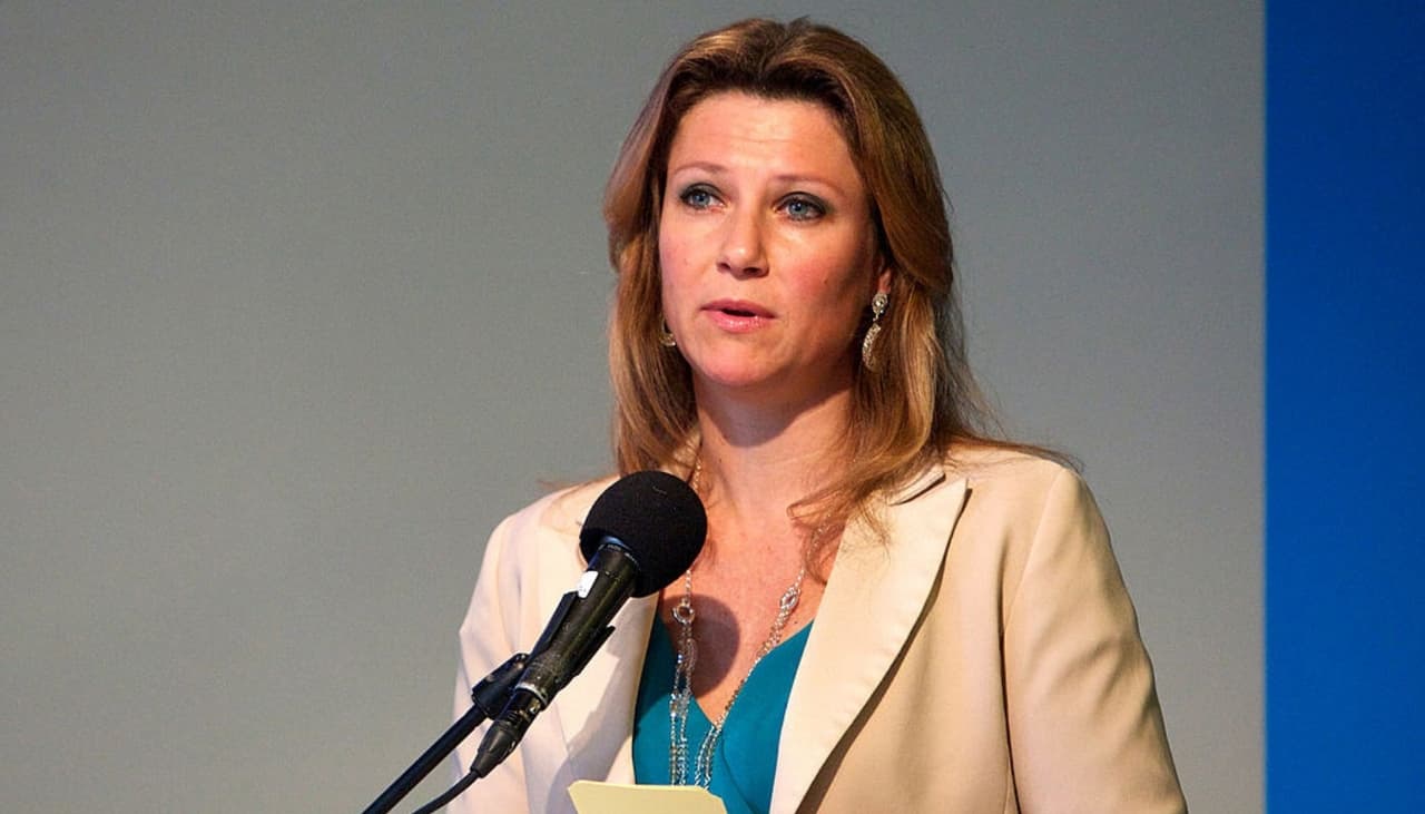 ¿Cambiar la corona por likes? Conoce a la princesa que abdicó para ser influencer