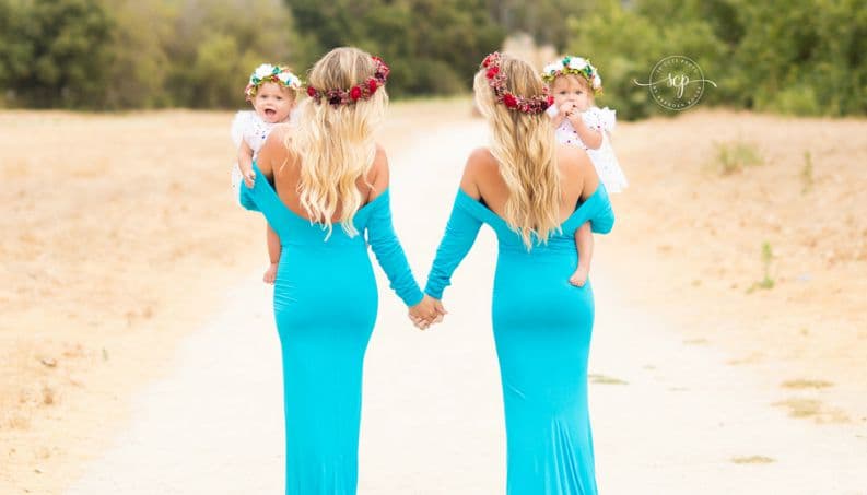 Estas hermanas dieron a luz a la misma hora ¡sus hijas son increíblemente parecidas!