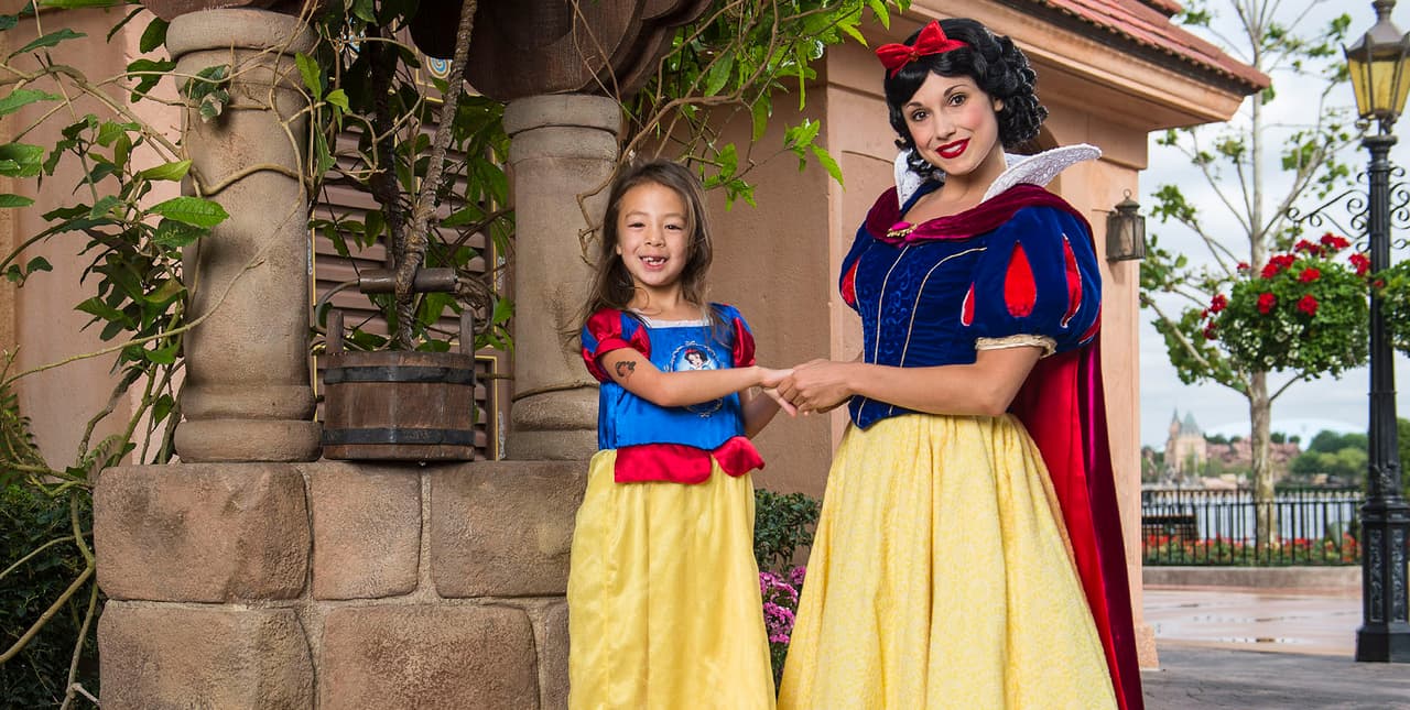 Buscan a una niñera que se vista de princesas de Disney (y pagan MUY bien)