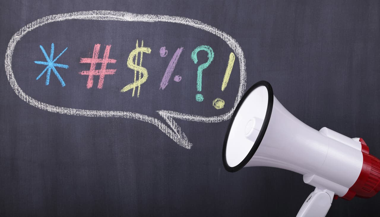 Las personas inteligentes tienden a dormir más tarde, decir malas palabras y ser desordenadas