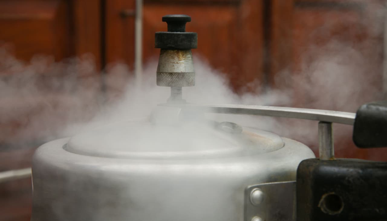 Cómo hacer flan en la olla a presión: queda listo en 10 minutos y ahorra gas