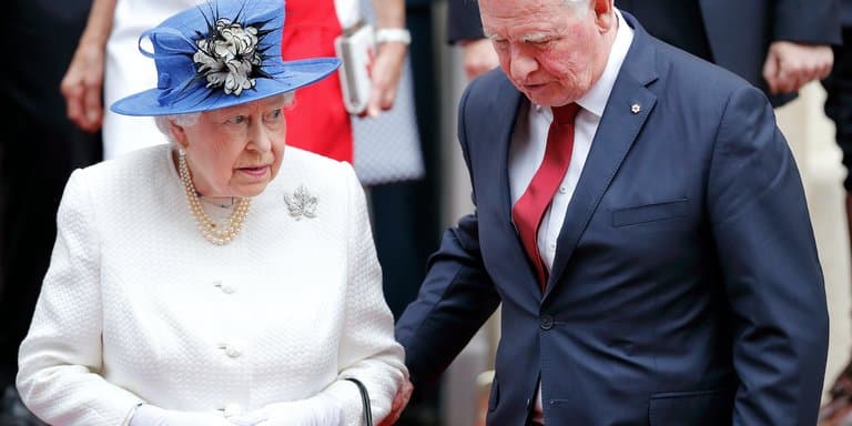 9 cosas que NO debes hacer al conocer a la Reina