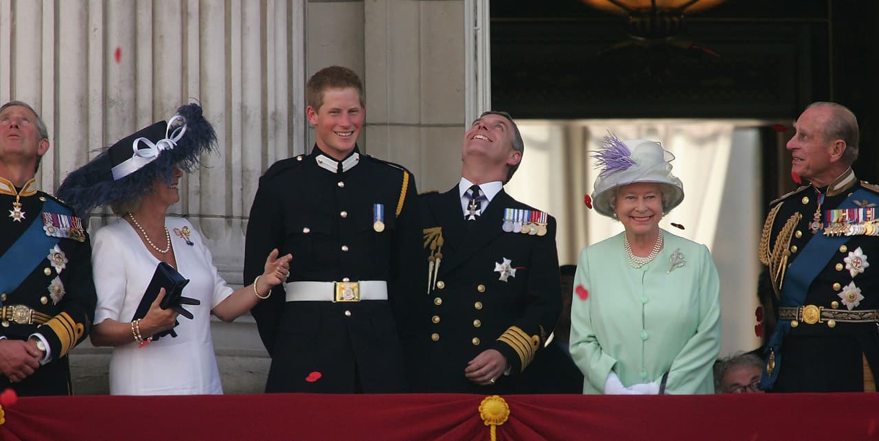 La reina Isabel es una abuela muy divertida y estas fotos lo demuestran