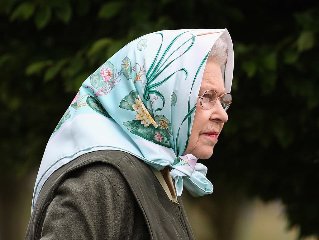 La reina Isabel monta a caballo sin casco a sus casi 91 años y nos demuestra la fuerza de la voluntad