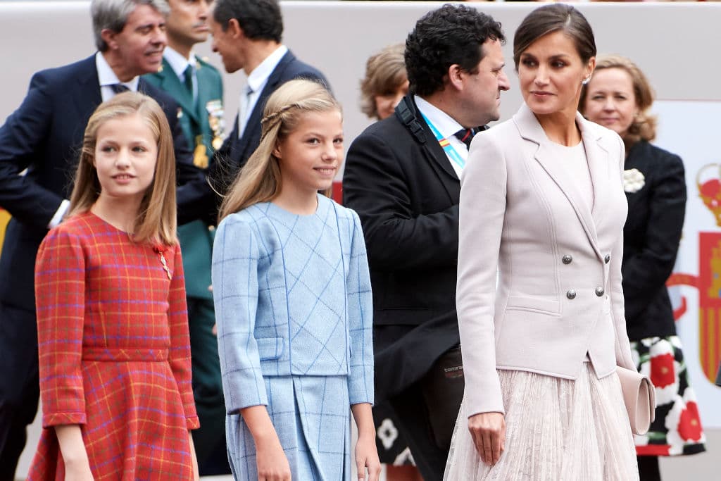 La princesa Leonor tiene prohibido usar Internet y 4 estrictas reglas que la reina impone